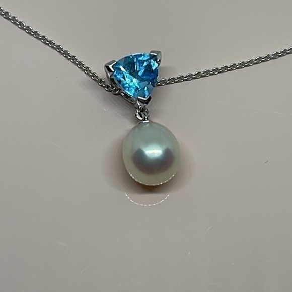 14k real solid white gold and mothers pearl and sapphire necklace - Picture 1 of 6